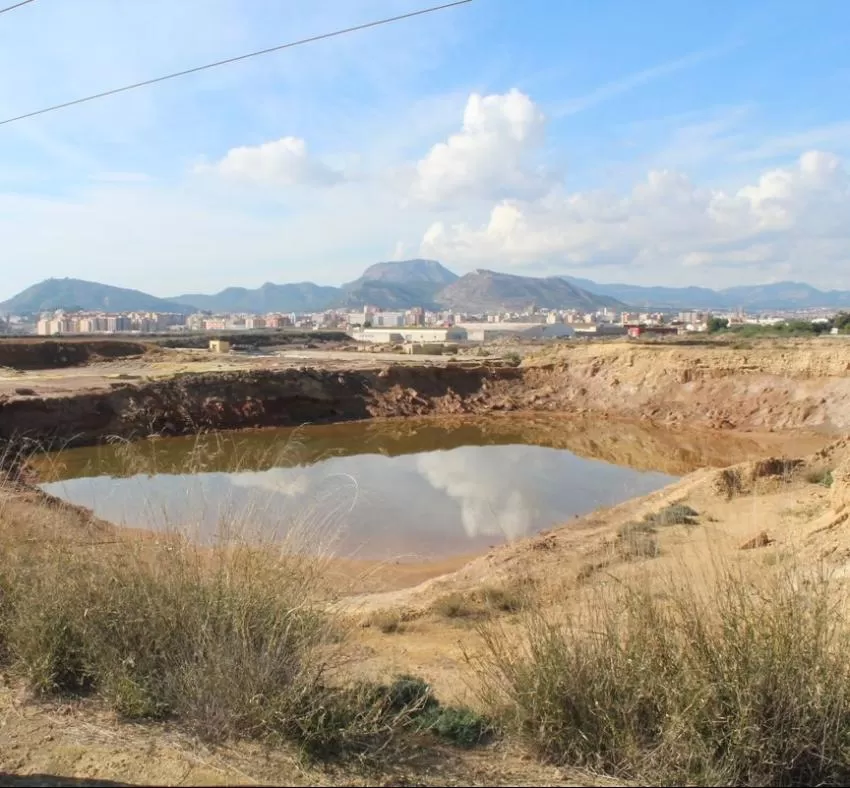 Ecologistas en Acción reclama a la Fiscalía el vaciado de las balsas de Zinsa en Cartagena