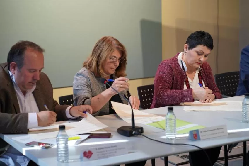 Educación firma un convenio para mejorar la integración del alumnado ucraniano