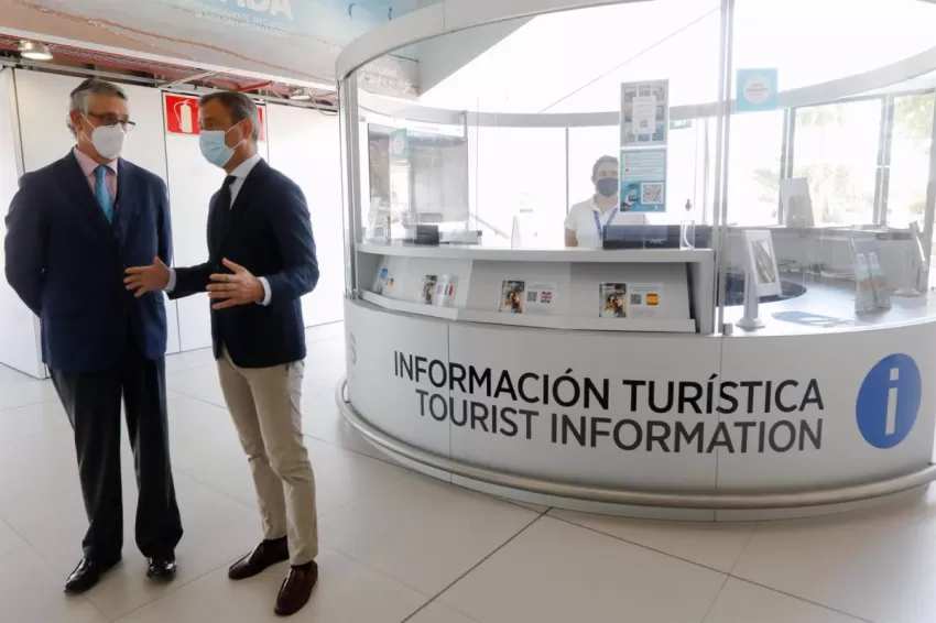 El aeropuerto supera en junio los pasajeros y operaciones de vuelos nacionales del mismo mes de 2019