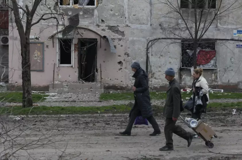 El alcalde de Mariúpol alerta de que 200 civiles siguen atrapados en la planta de Azovstal