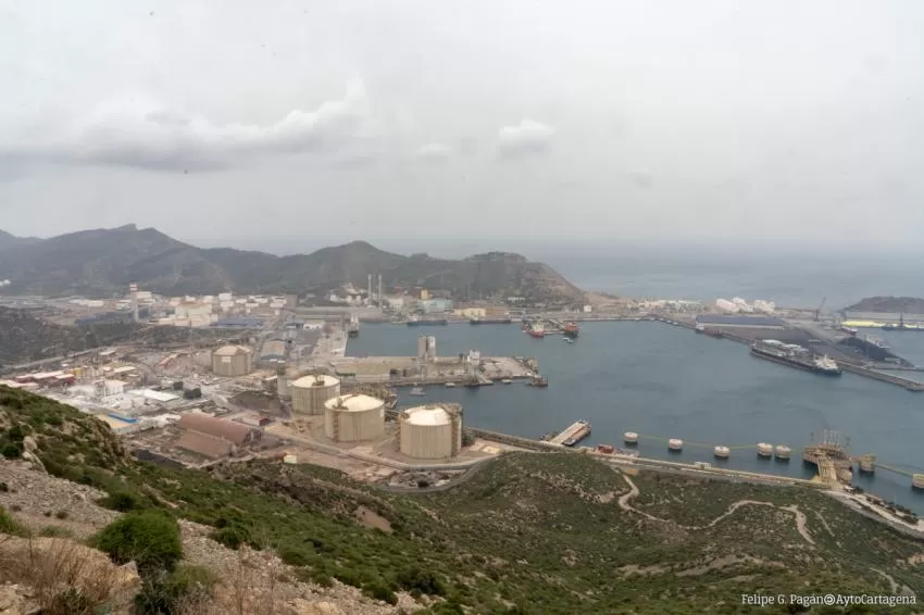 El Ayuntamiento de Cartagena autoriza el uso de suelo en Escombreras para una planta de purificación de CO2