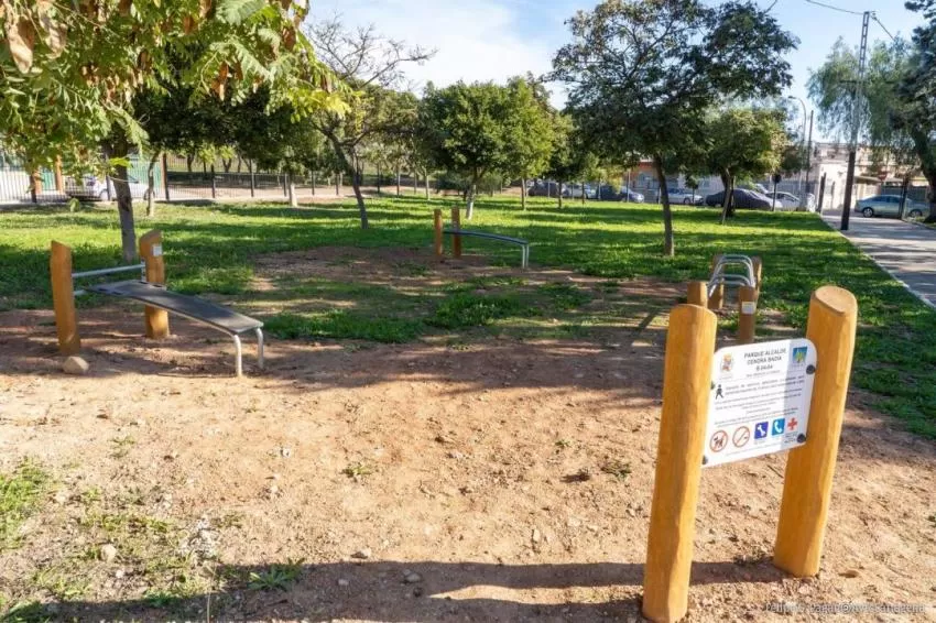 El Ayuntamiento de Cartagena invierte 34.000 euros en adecuar una zona de calistenia y otra de juegos infantiles
