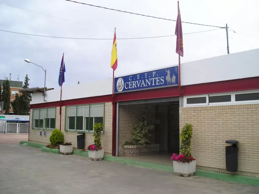 El Ayuntamiento de Las Torres de Cotillas cambiará la cubierta de amianto del colegio Cervantes