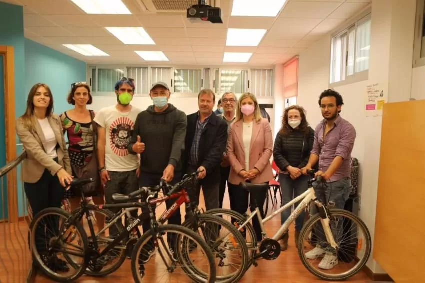 El Ayuntamiento de Murcia entrega a entidades sociales las primeras 10 bicis donadas por ciudadanos y rehabilitadas