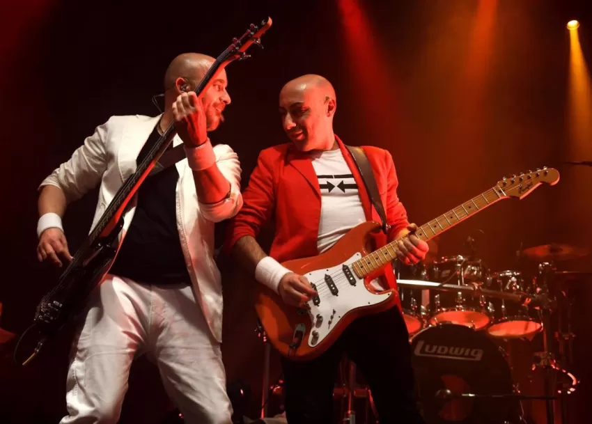 El Batel recibe este sábado en su escenario el rock de Brothers in Band, tributo a Dire Straits