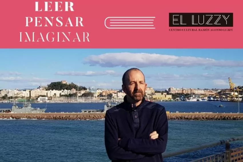 El cartagenero Jesús Sáez presenta este martes un libro solidario sobre su experiencia en África