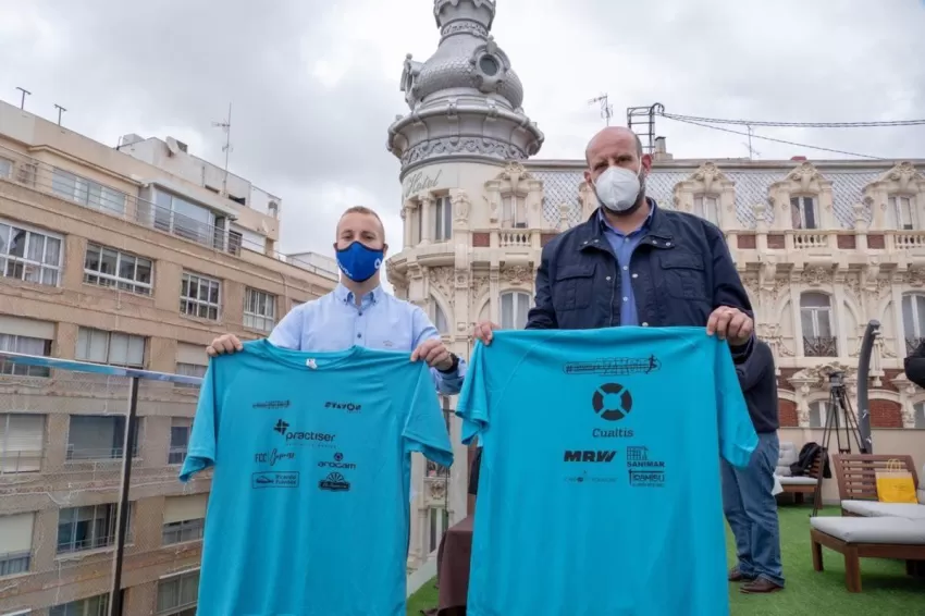 El deportista cartagenero Salvador Zamora recorrerá 42 kilómetros por las baterías de costa con fines solidarios