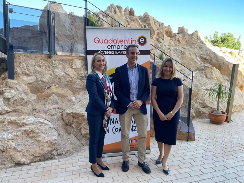 El director general de Hefame se reúne con los jóvenes empresarios del Guadalentín
