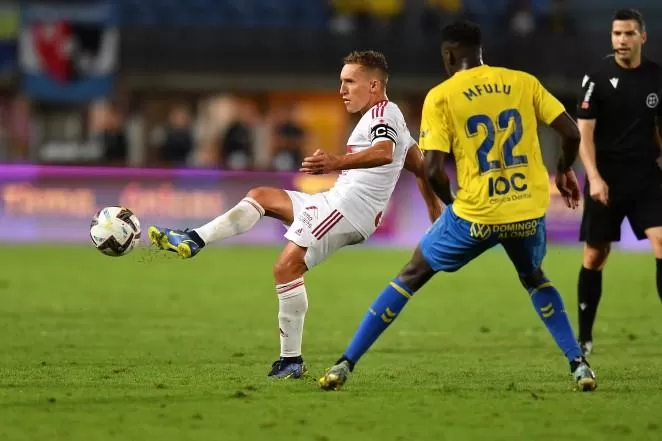 El Efesé roza el empate en Las Palmas (1-0) jugando más de medio partido con diez