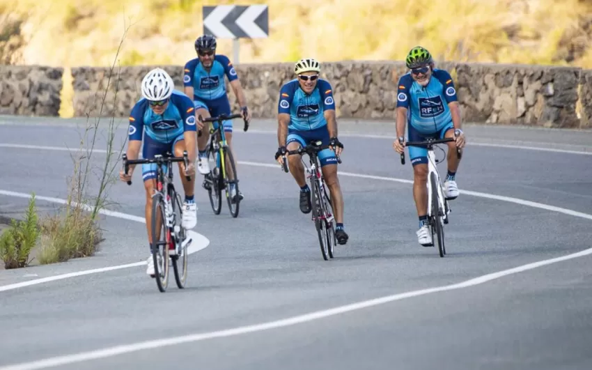 El equipo ultraciclista Cartagena-Grupo Ricardo Fuentes inicia un desafío de 638 km para homenajear la gastronomía de la Región