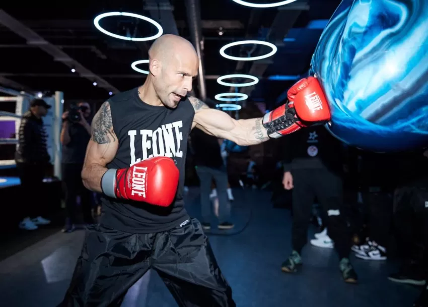 El español Kiko Martínez, campeón del mundo: "Quiero estar muy cerca de Castillejo"