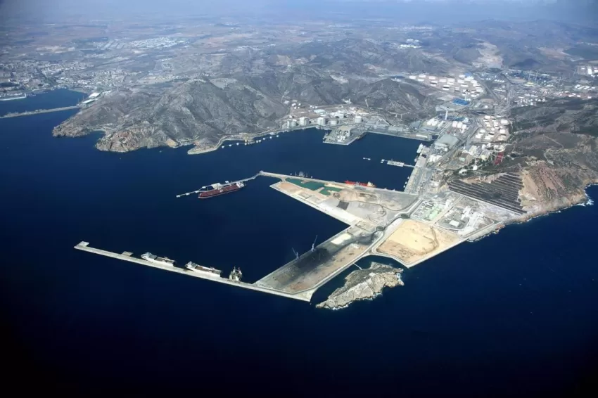 El Fondo Financiero de Accesibilidad Terrestre Portuaria financiará con 3,5 millones la terminal de Escombreras de Adif