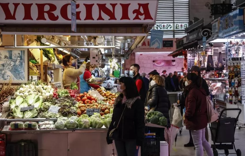 El gasto de los españoles en alimentación se elevó un 0,5% en 2021, pero aún no recupera cifras prepandémicas