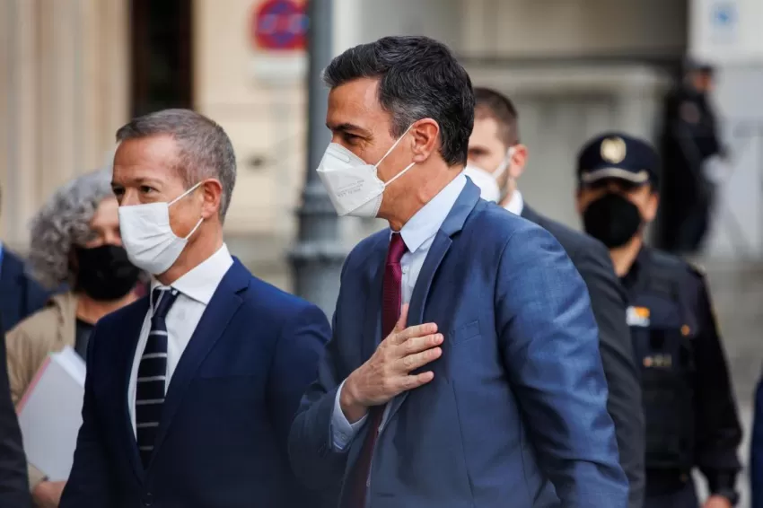 El Gobierno aprobará mañana en Consejo de Ministros la vuelta de la obligatoriedad de mascarillas en exteriores