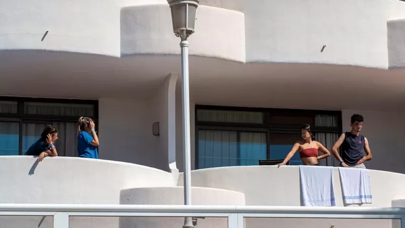 El Gobierno confirma la huida de un joven del 'hotel Covid' y su posterior regreso