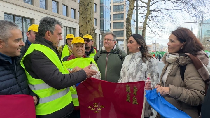 Gobierno de Murcia respalda a agricultores en Bruselas ante recortes de la