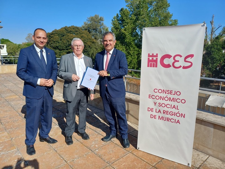 El Gobierno regional avanza en la Ley de la Ciencia, Tecnología e Innovación con la entrega del anteproyecto al Consejo Económico y Social