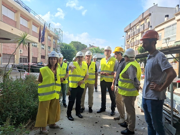 El Gobierno regional destina más de 6 millones al cambio de cubiertas e instalación de placas solares en 11 centros educativos