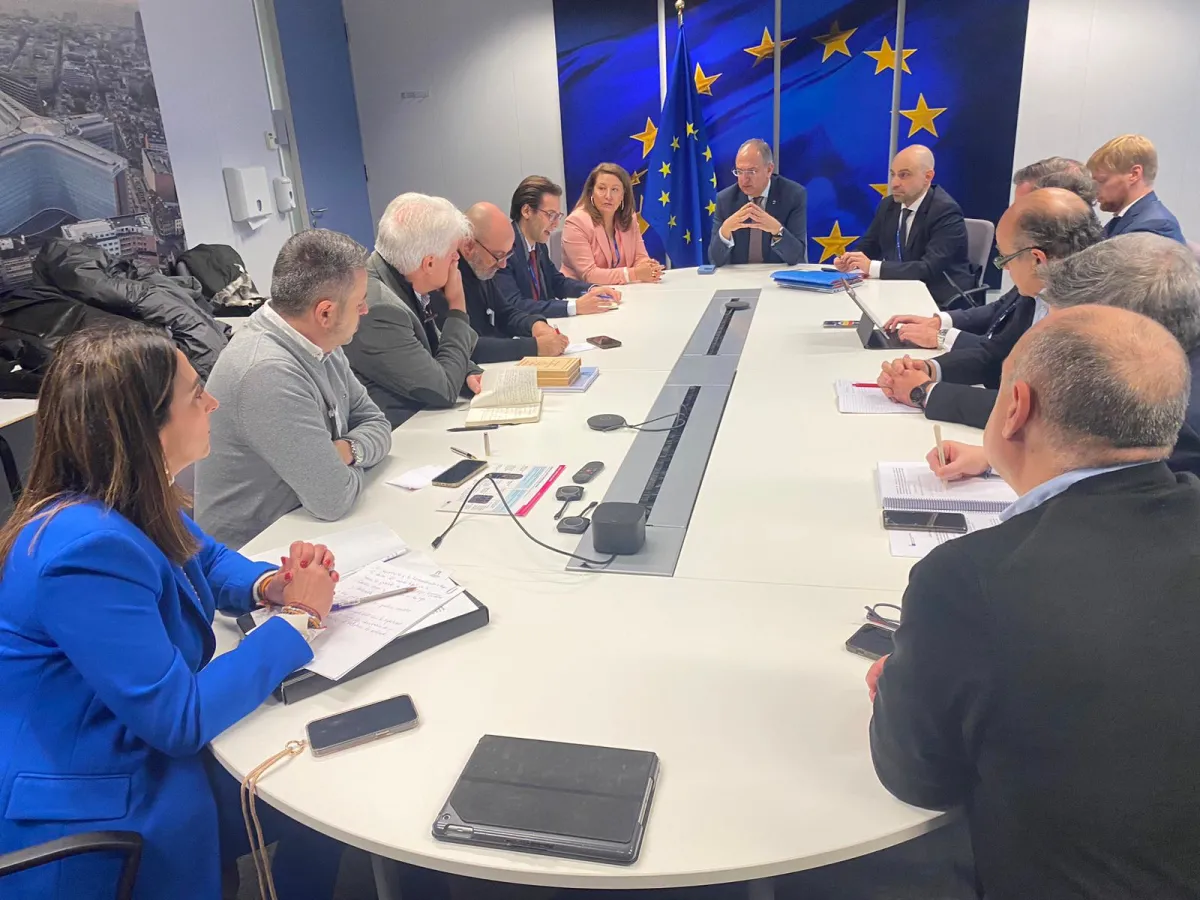 El Gobierno regional pide a la Comisión Europea un cambio de rumbo en las políticas pesqueras para no acabar con el sector de arrastre en el Mediterráneo