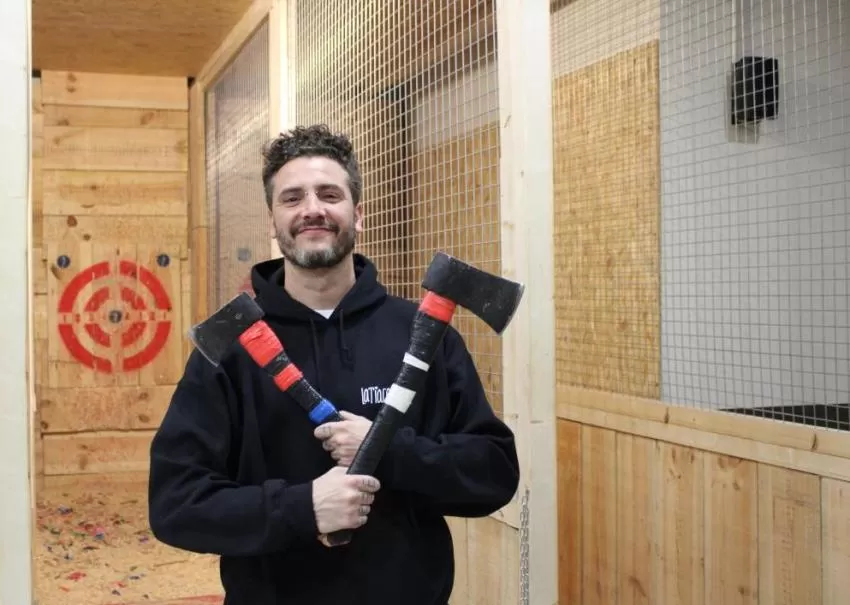 Lanzar hachas, la propuesta más divertida llega a Murcia