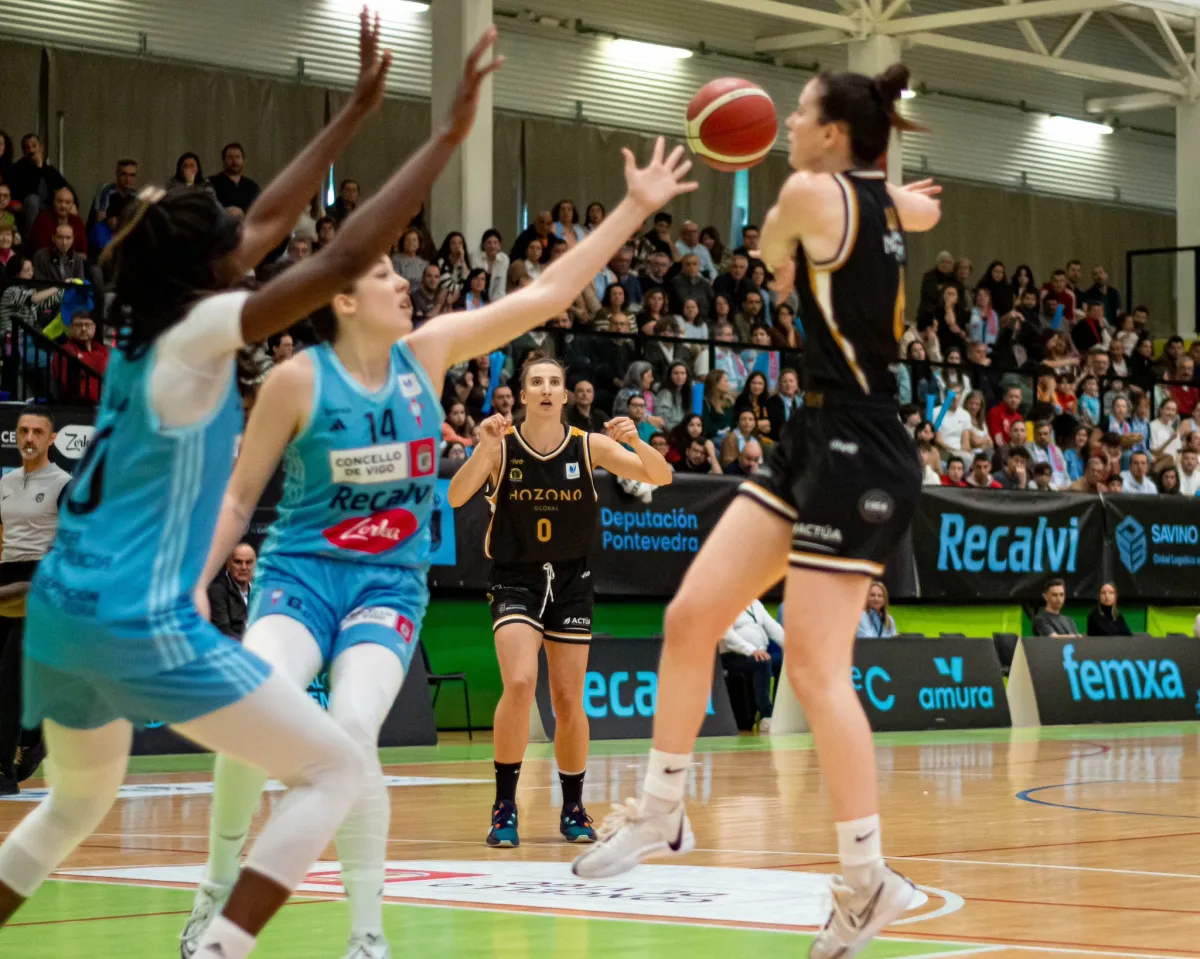 El Hozono Global Jairis remonta en Navia y acaricia los PlayOffs