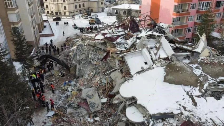 El operativo de la UCAM en Turquía localiza una persona viva entre los escombros