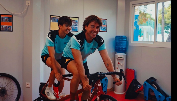 Abel Torreblanca, paratriatleta murciano, compite en Mérida en su camino hacia el Mundial de Pontevedra