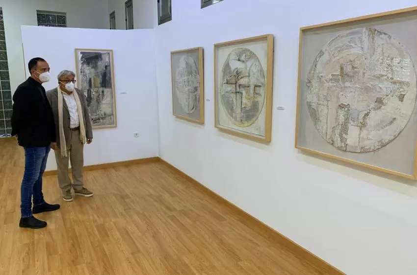 El pintor Blas Miras muestra en Las Torres de Cotillas su homenaje a la Luna