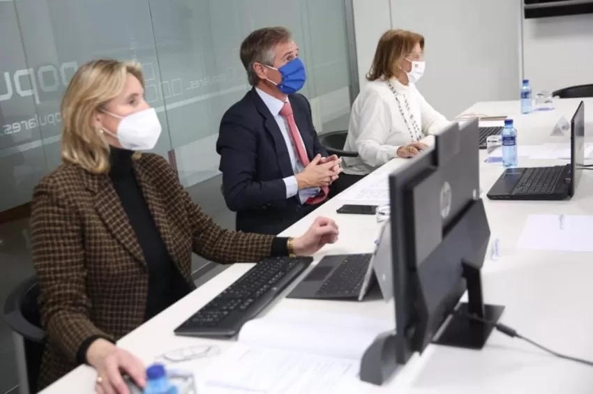 El PP reúne a sus consejeros de Agricultura para coordinar su ofensiva contra Garzón con mociones en toda España