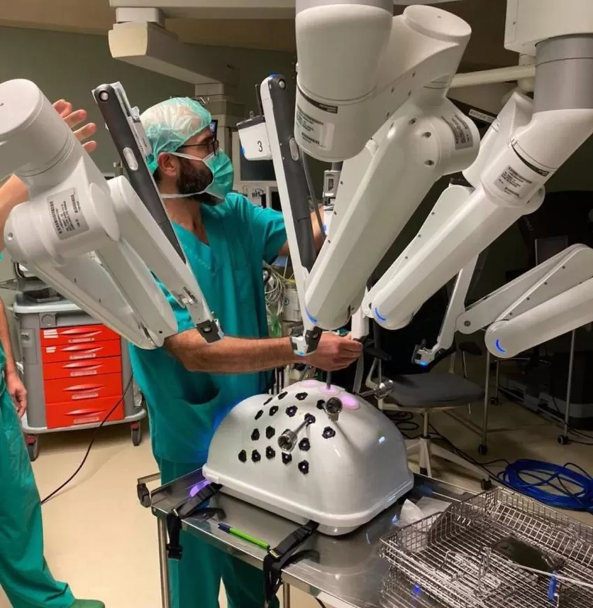 El programa de cirugía robótica está detrás de casi un centenar de intervenciones en la Región de Murcia desde octubre
