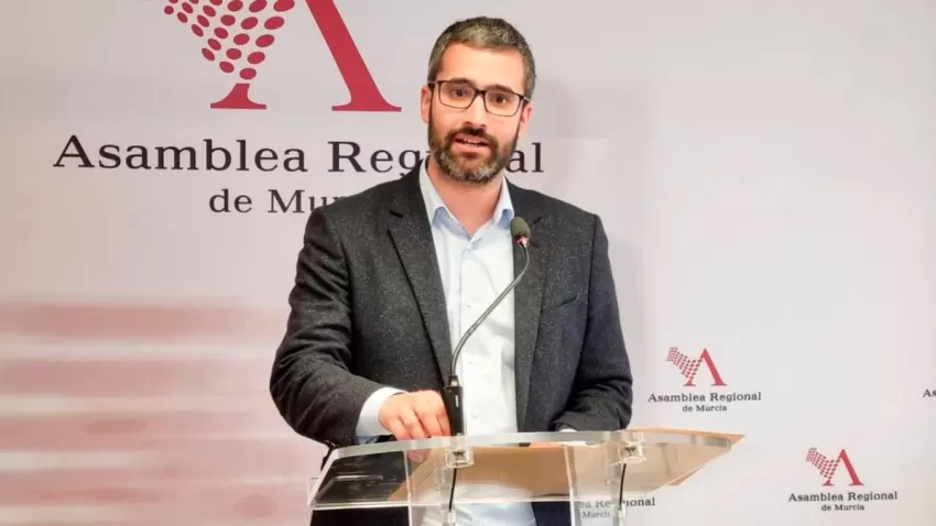 El PSOE pide la comparecencia del consejero Luengo por la concentración de embarcaciones en la Isla del Ciervo