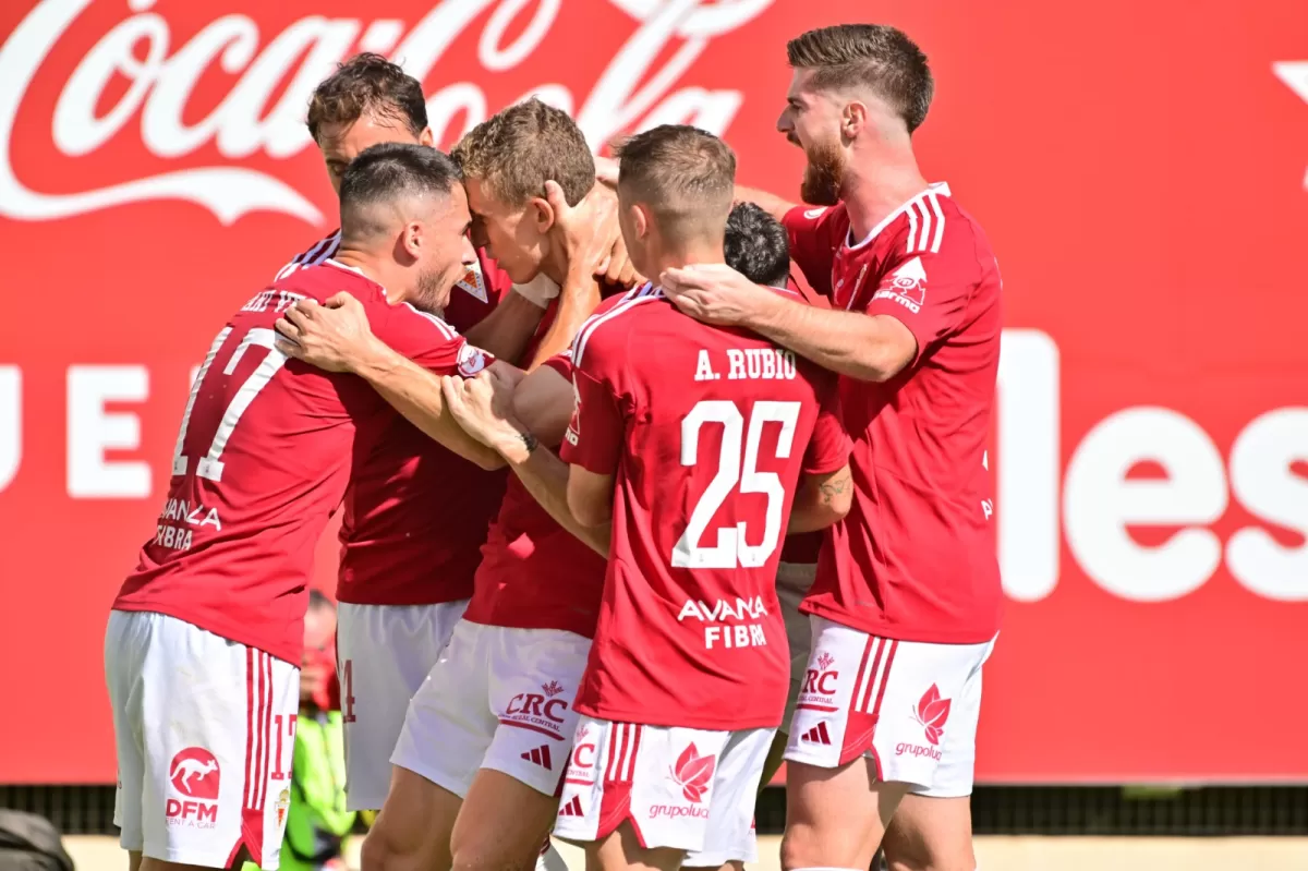 El Real Murcia consigue la primera victoria en casa de la temporada 