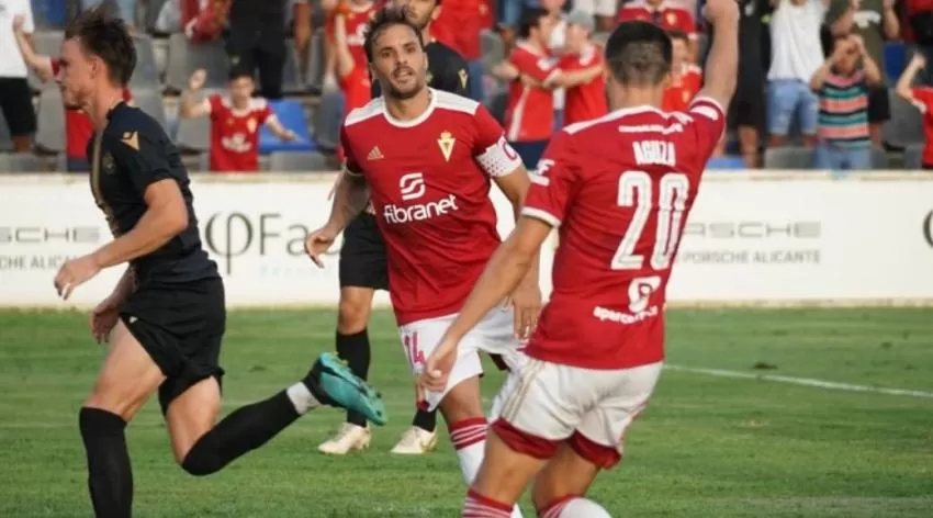 El Real Murcia firma una gran victoria ante el Intercity