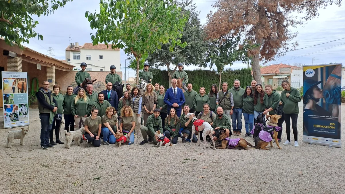El SEF completa la formación en adiestramiento de perros de asistencia a personas con discapacidad