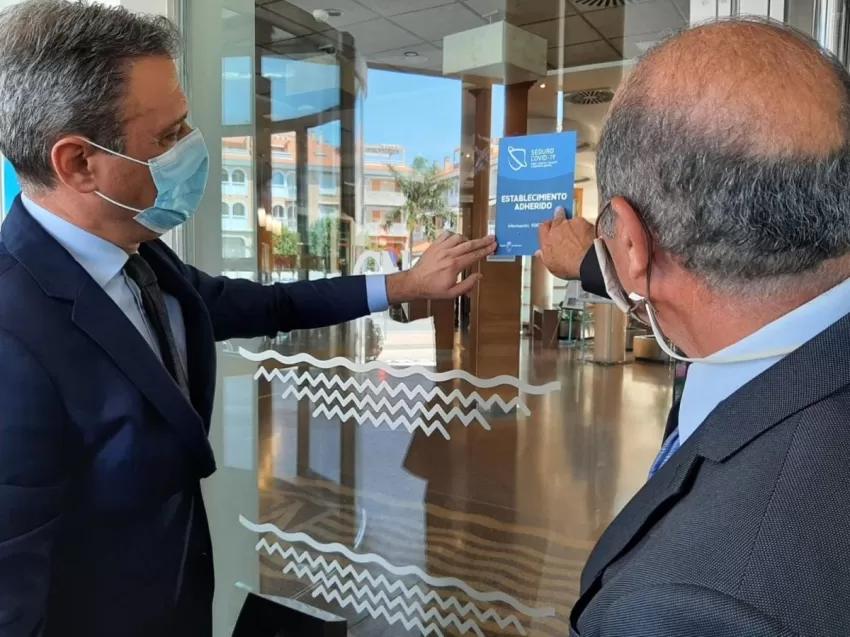 El Seguro Covid cubre desde este jueves a los turistas que se alojen en casi 900 establecimientos de la Región