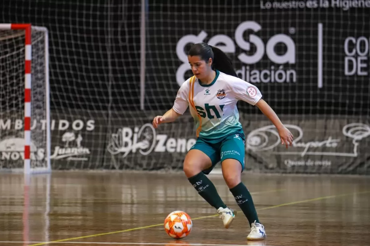 El STV Roldán continúa apostando por Toñi