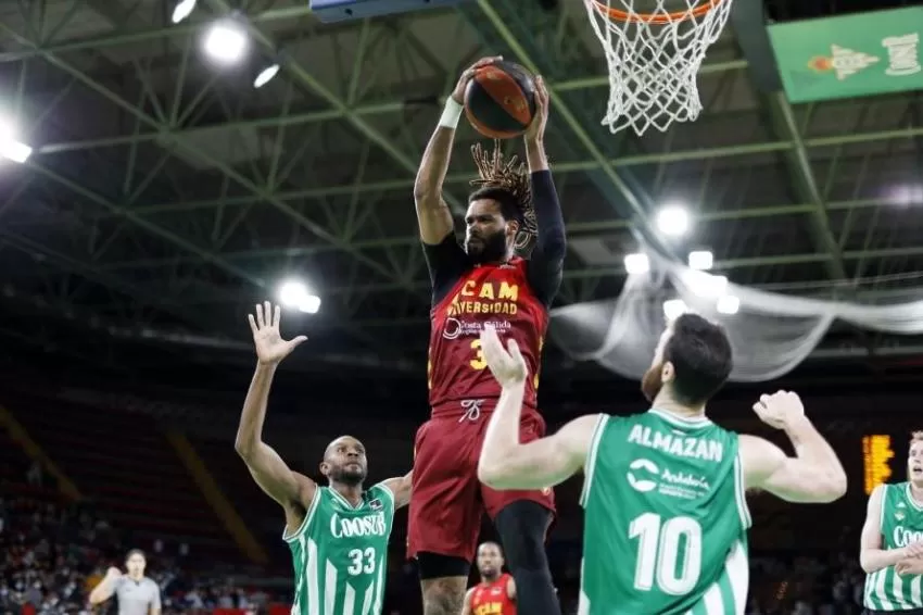 El UCAM Murcia CB se mantiene una semana más en el playoff