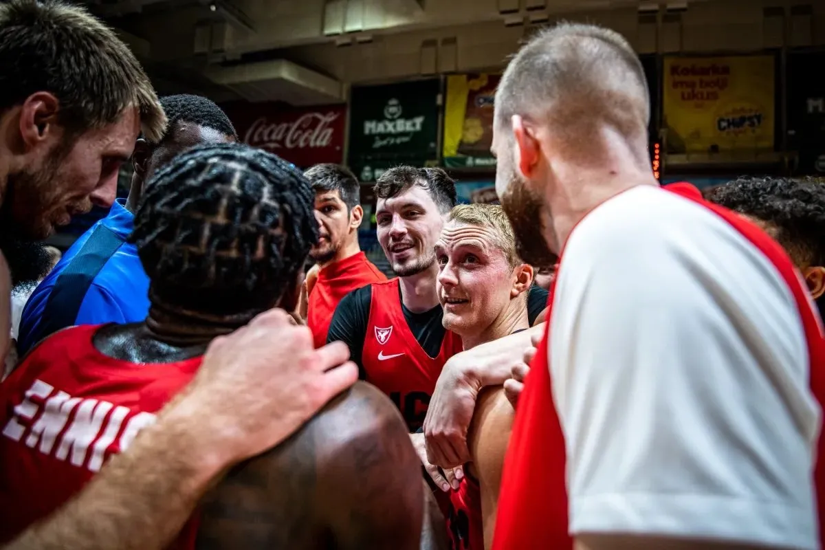 El UCAM Murcia remonta 16 puntos para ganar en Serbia