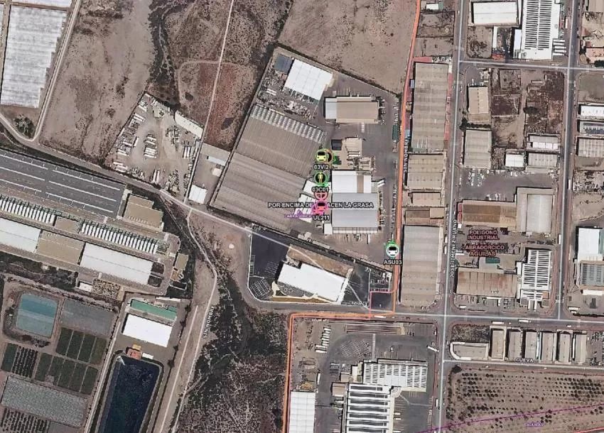 Emergencias da por extinguido el incendio declarado en un almacén de productos fitosanitarios en Águilas