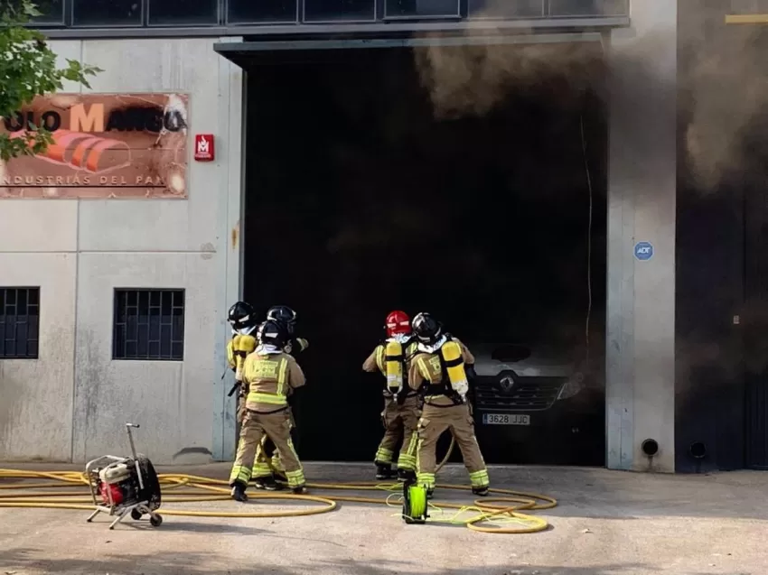 Emergencias da por extinguido el incendio declarado en una industria dedicada a la fabricación de pan en Yecla