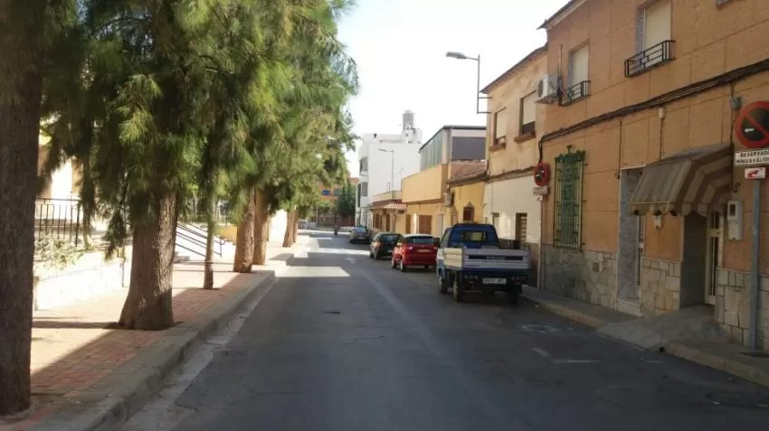 Captada una fiesta en la calle con más de 200 personas en Espinardo