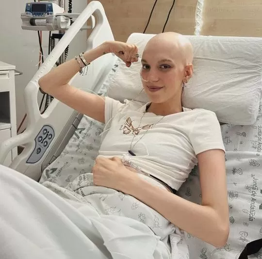 Fallece Elena Huelva, la influencer que visibilizó el sarcoma de Ewing al grito de 'Mis ganas ganan'
