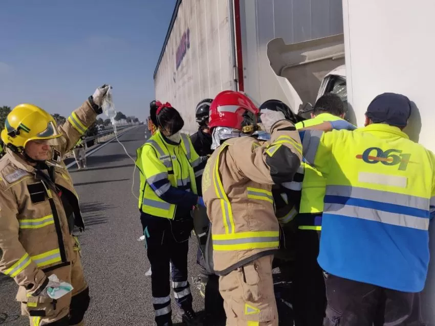 Fallece un camionero en un accidente de tráfico en la autovía A-7, en Librilla (Murcia)
