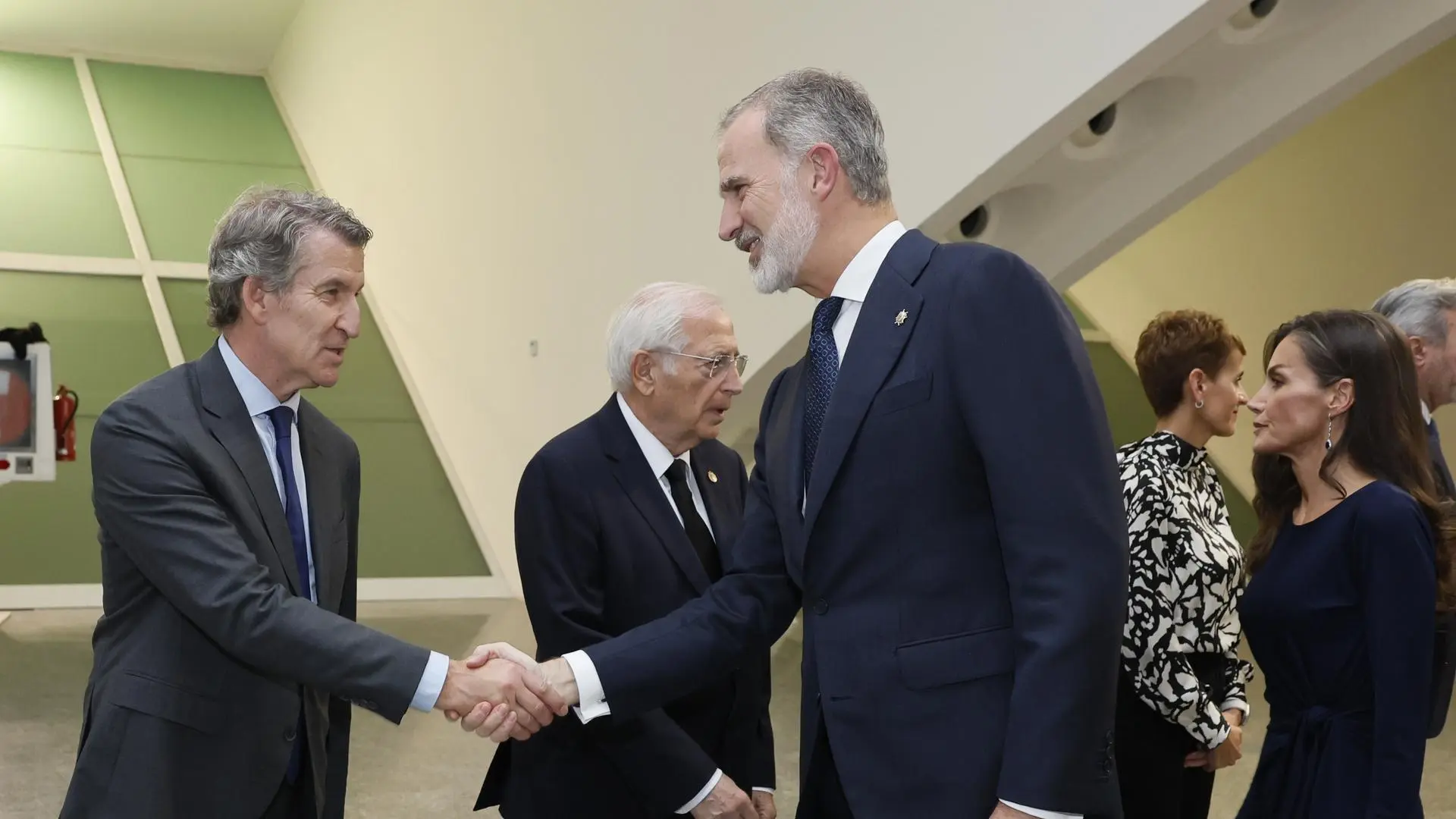 Feijóo afirma que el Rey desea visitar Ceuta y exige al Gobierno que autorice el viaje en medio de la crisis actual.