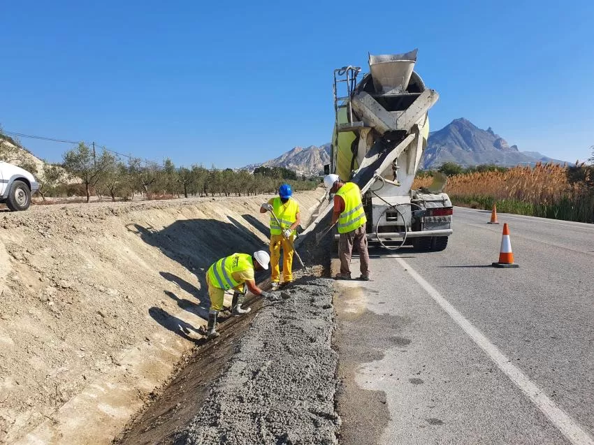 Fomento realiza obras de mejora en la carretera que conecta Abanilla con Santomera