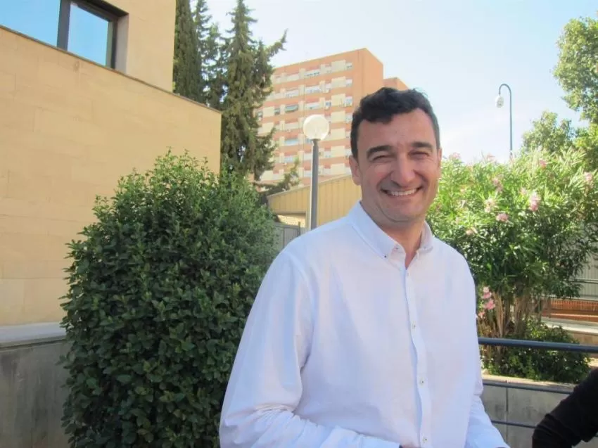 Ginés Ruiz Maciá deja el acta de concejal en el Ayuntamiento de Murcia y abandona Podemos