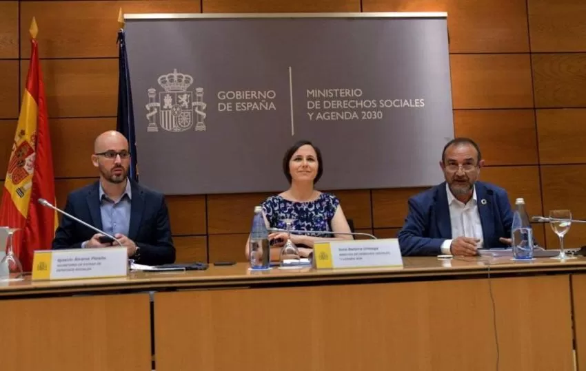 Gobierno y CCAA aprueban por un voto el nuevo modelo de residencias