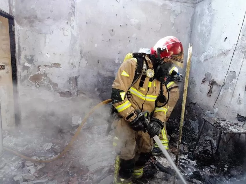 Un herido grave en el incendio de su vivienda en Totana