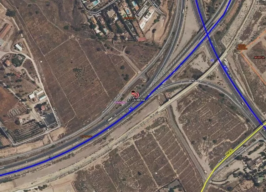 Herido al incendiarse el camión que conducía en la A-7 a la altura de Agridulce