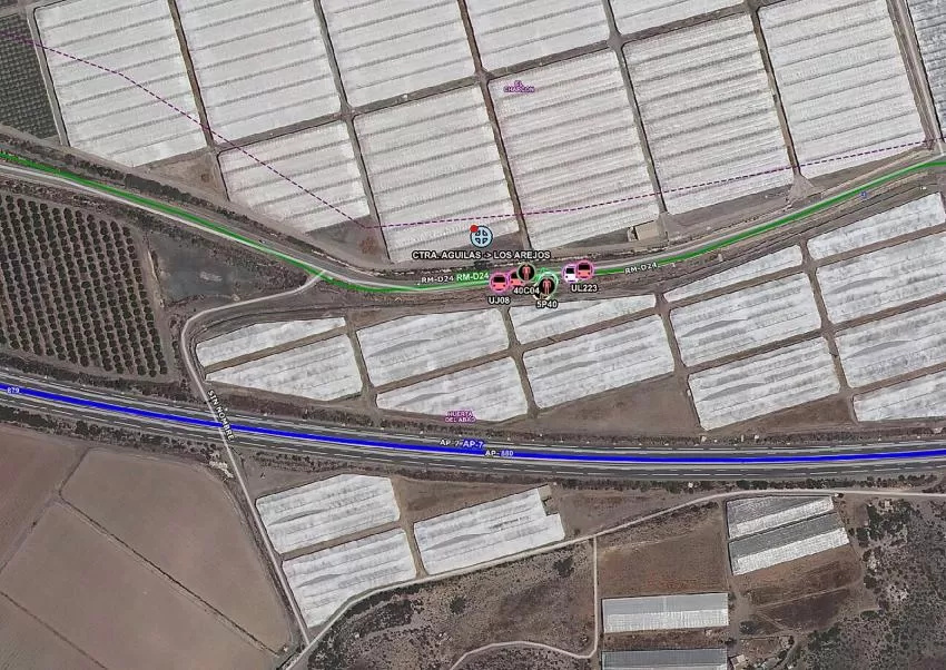 Herido un hombre al volcar el camión semirremolque que conducía por la carretera RM-D24, en Águilas